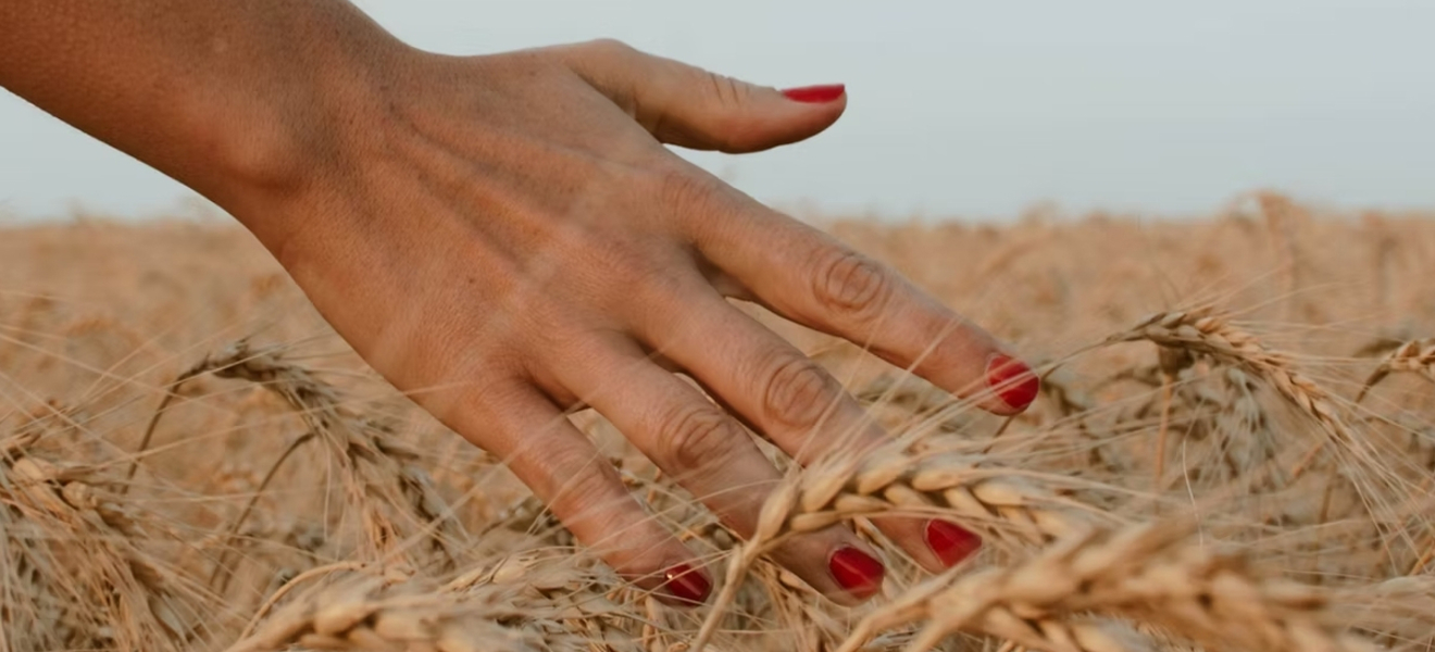 Aura Nails